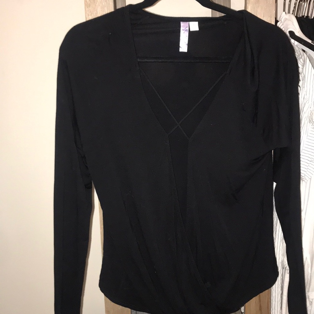 Black criss-cross long sleeve